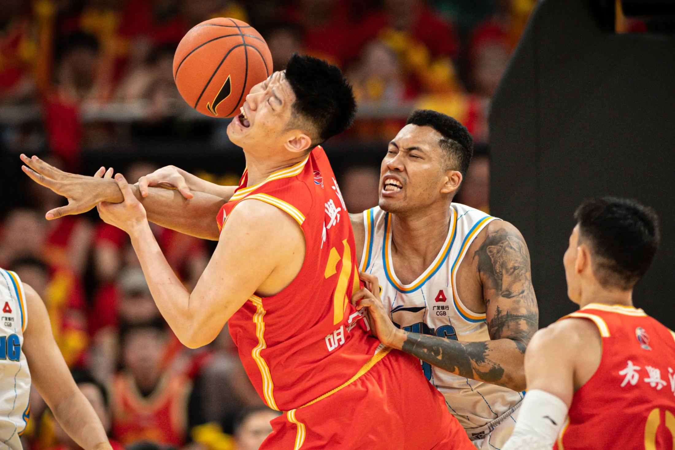 包含里程碑夜马赛回应争议，CBA常规赛集结日刷纪录，目标明确，控场能力受关注的词条